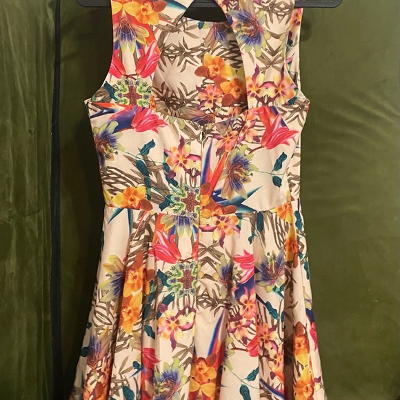 Colorful Dress! - Picture 7 of 10